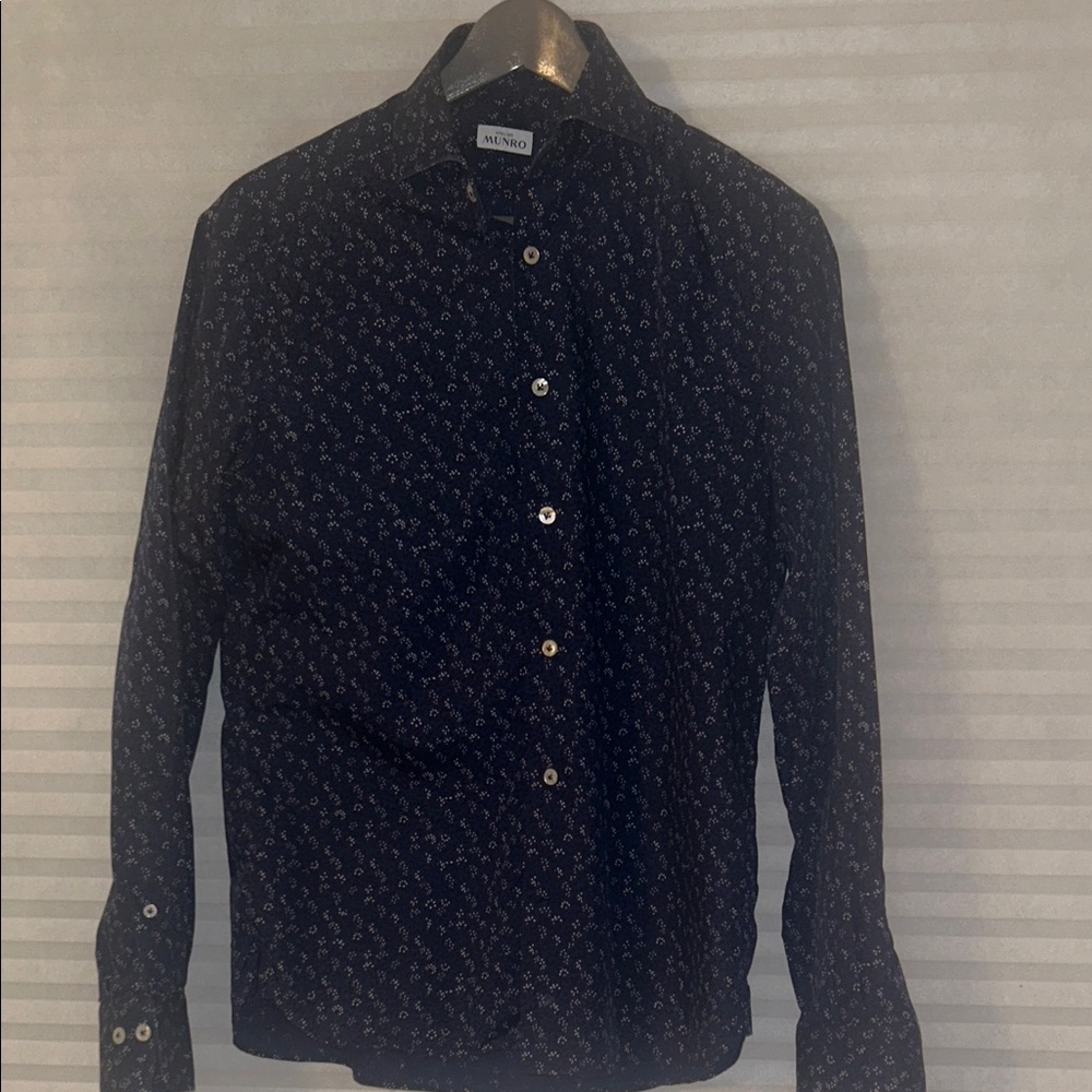 Atelier Munro Navy Patterned Casual Shirt
Fine Italian fabric